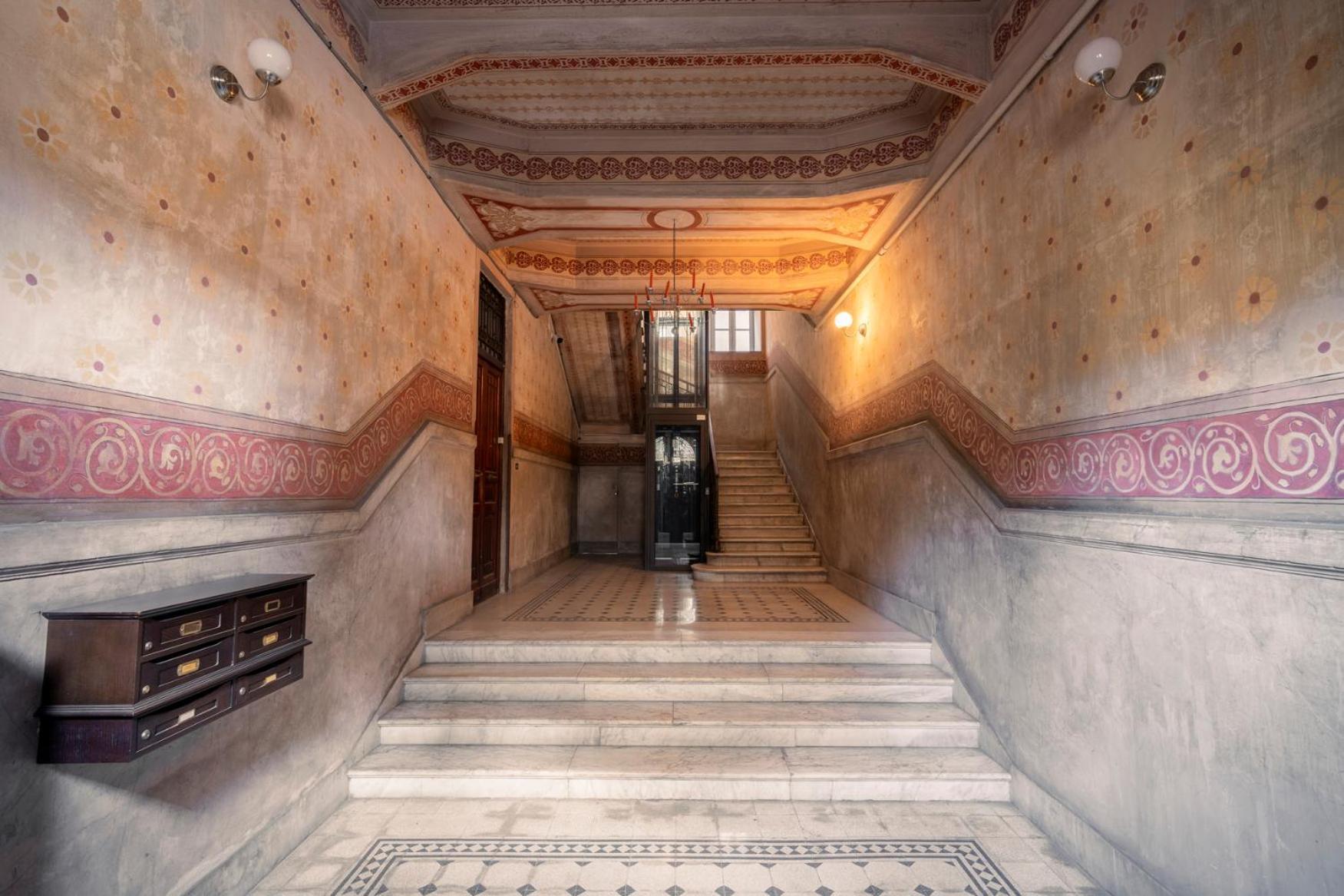 360Me Palace Messina Exteriör bild